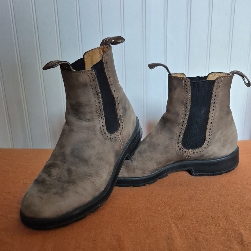 Blundstone Distressed Brown High top Chelsea Boots